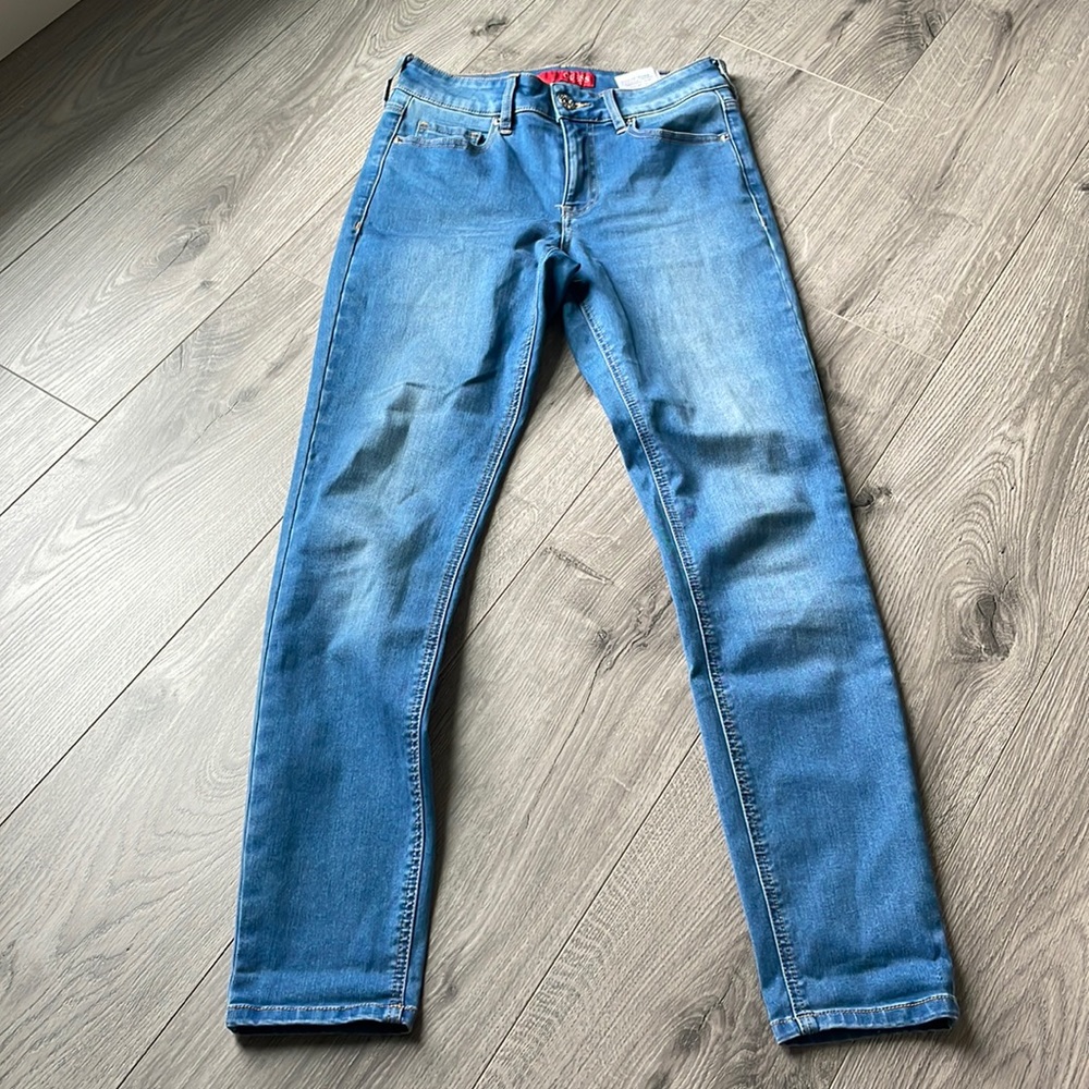 Like New Guess High Waist Skinny. Tahiana Fit Jean.